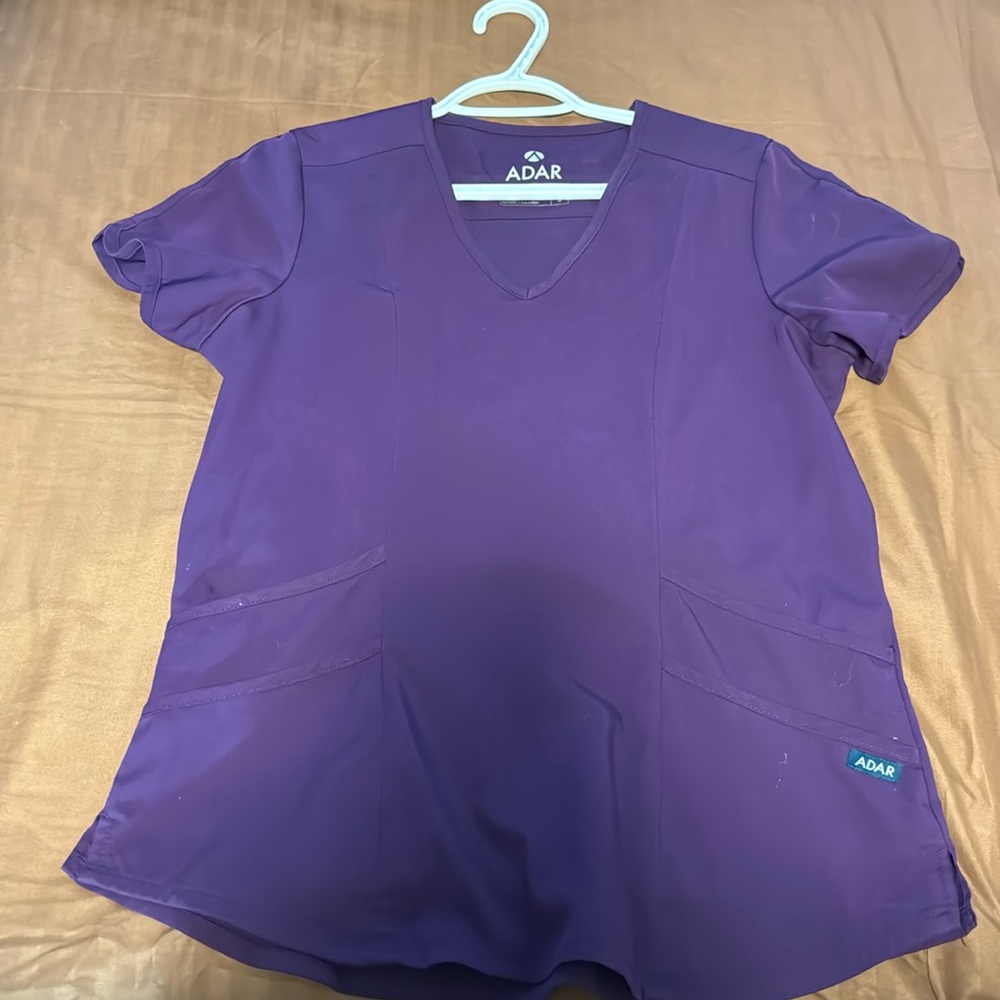 Adar Pro size S purple scrub top polyester/spandex in good condition
